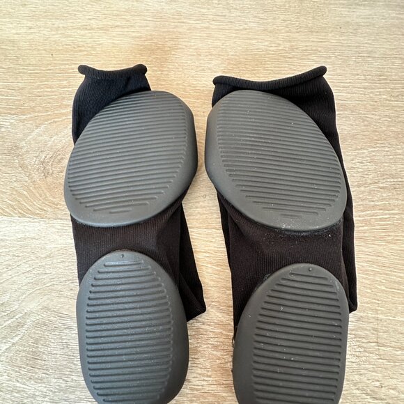 YZY PODS Size 1 (4 - 7 MENS) - Picture 4 of 6